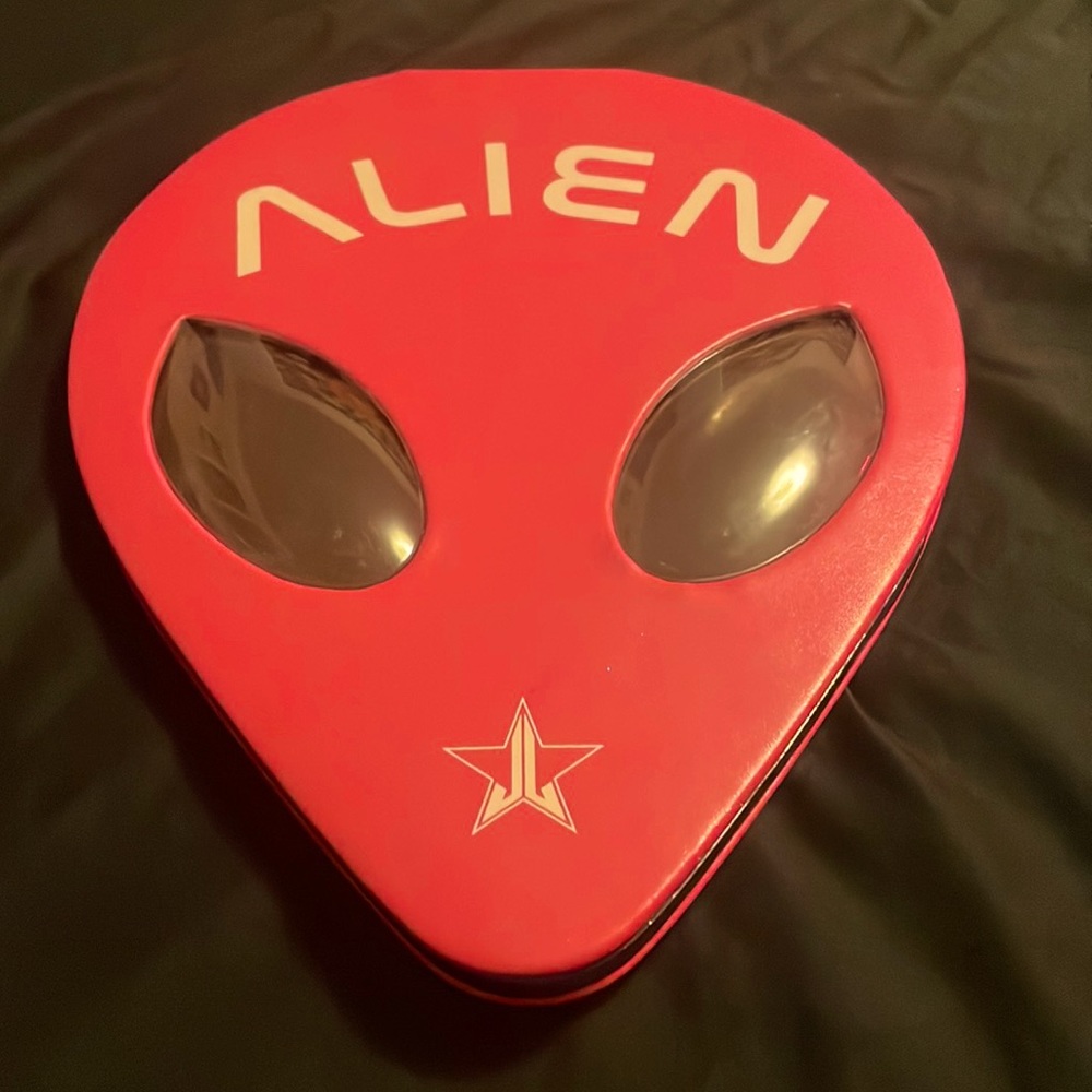 Jeffree start alien pallet 👽